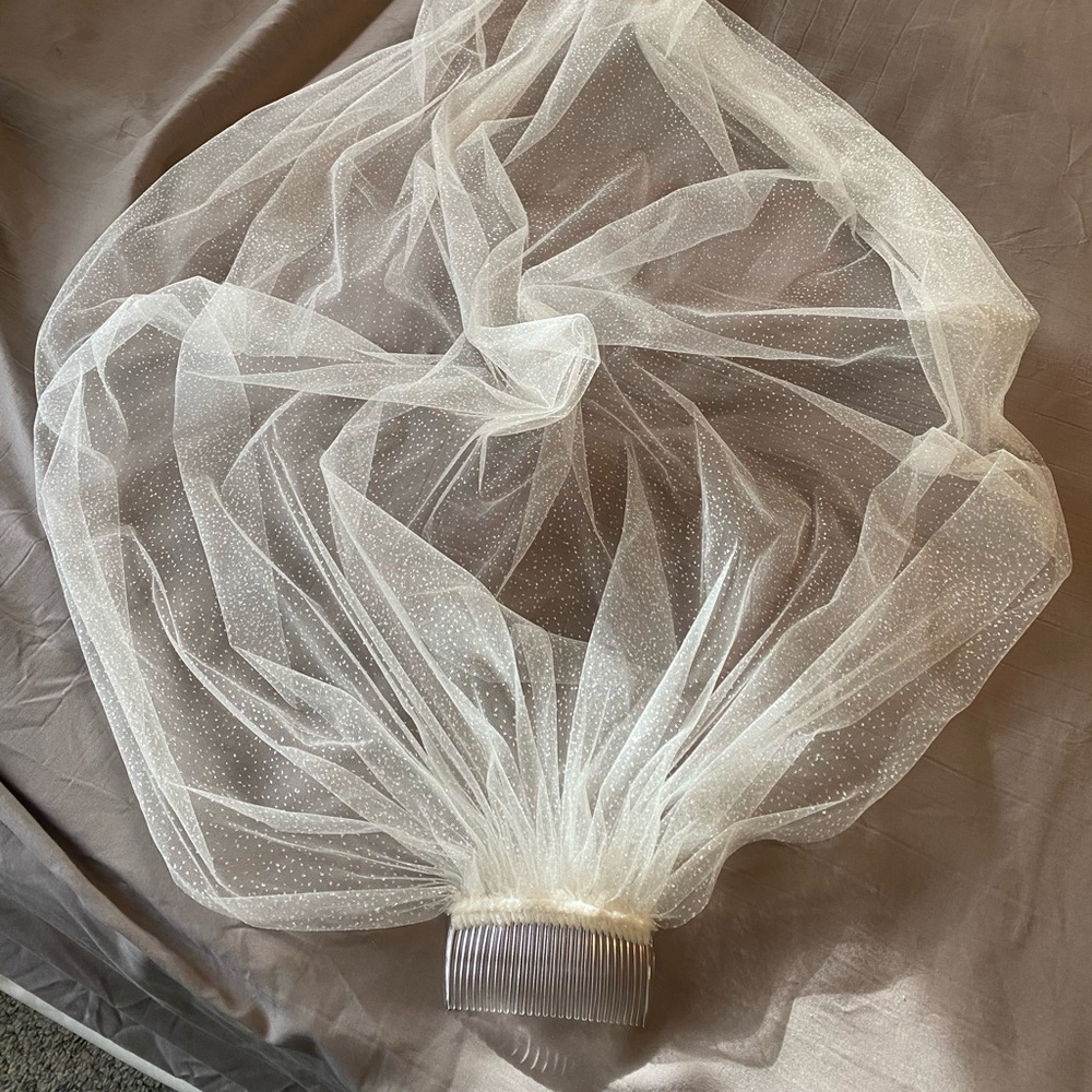 Glitter veil